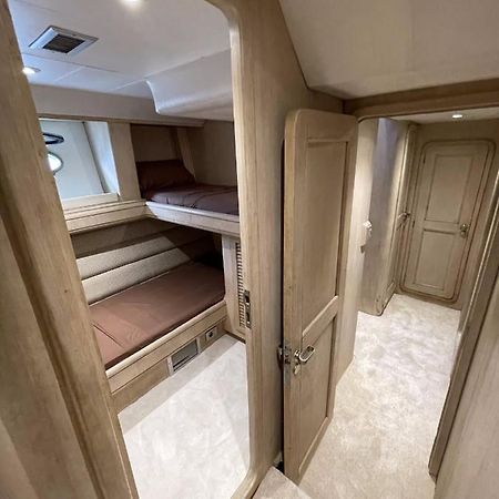 Hotel Yacht Sotavento Сан-Адриан-де-Бесос Экстерьер фото