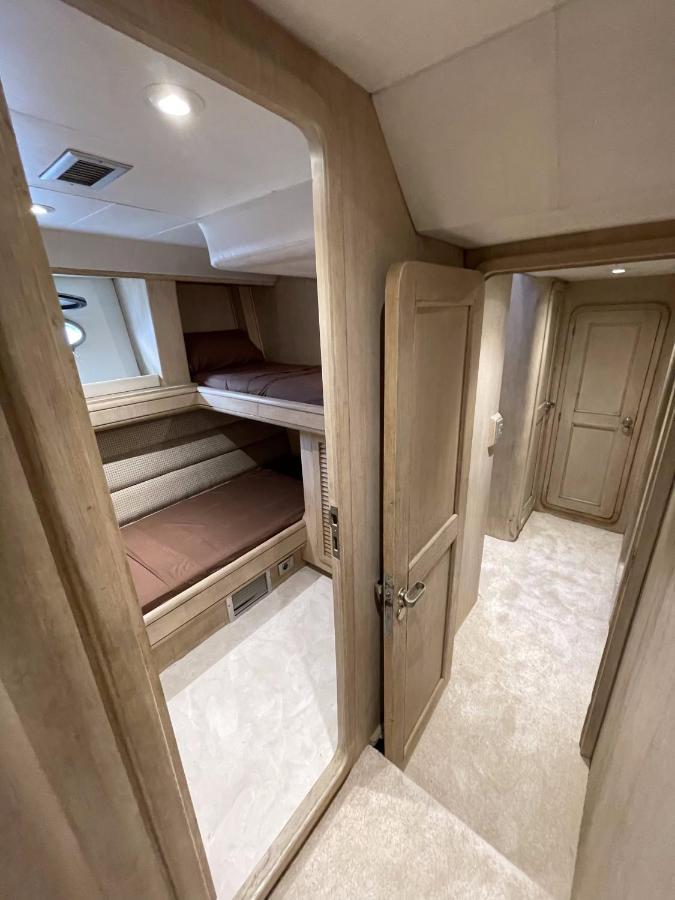 Hotel Yacht Sotavento Сан-Адриан-де-Бесос Экстерьер фото